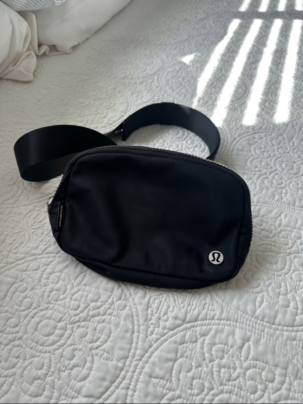 Lululemon Everywhere Belt Bag - Picture 2 of 4